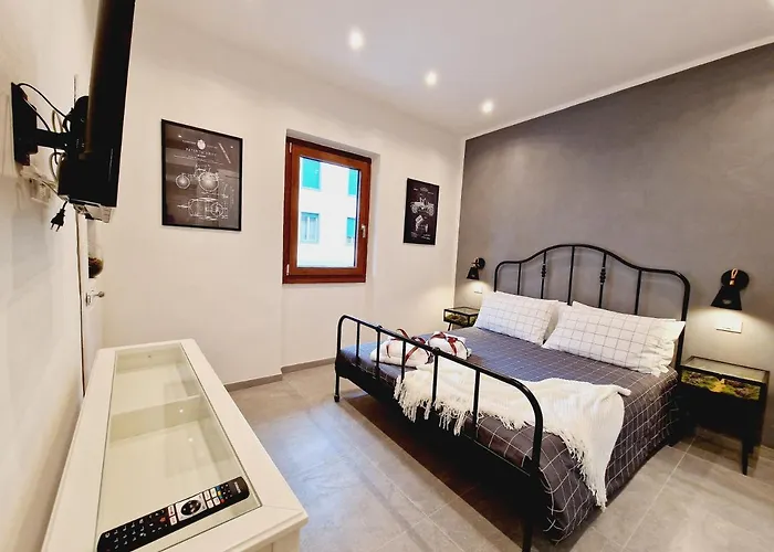 Monna Dina In * Firenze